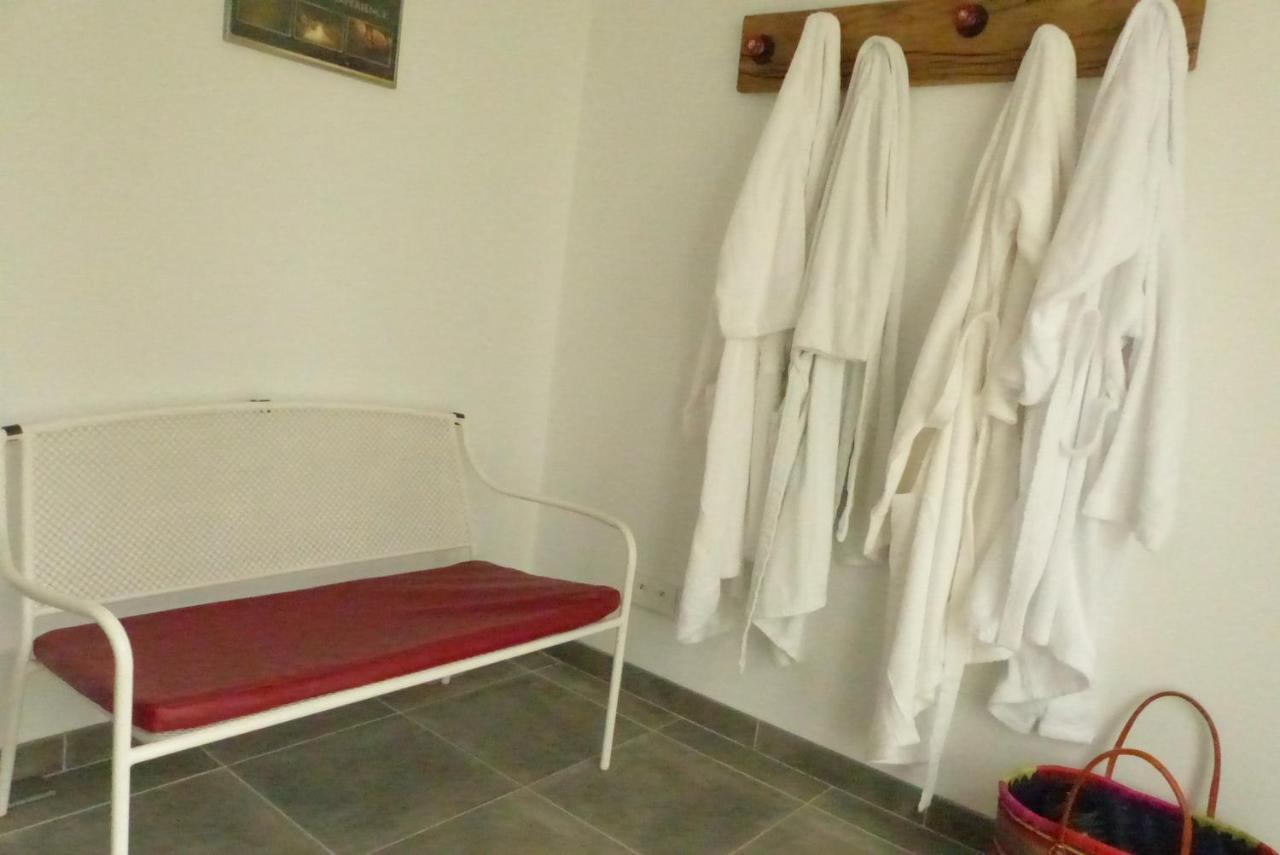 L'Alambic De L'Estuaire Bed & Breakfast Saint-Fort-sur-Gironde Bagian luar foto